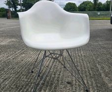 Eames plastic Armchair DAR x 1