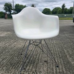 Eames plastic Armchair DAR x 1