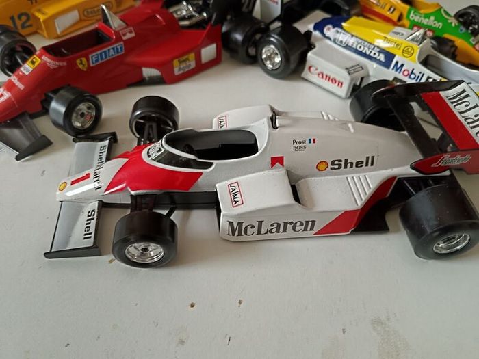 5 NOS Bburago 1/24 Grand Prix Cars