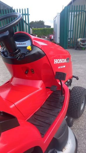 Honda HF 2417 Ride on Tractor Mower
