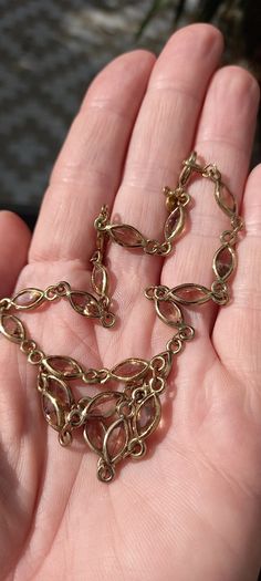 Vintage jewelry is sold individually for 5 to 10 euros