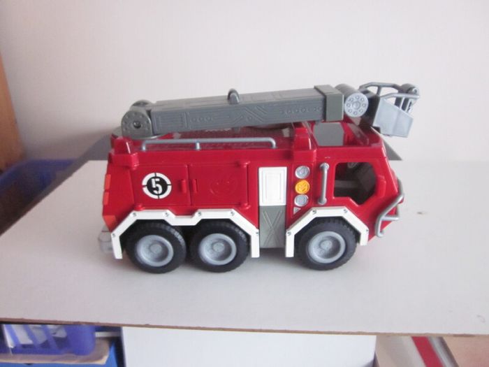 Fisher Price Fire Station,Brigade and Figures