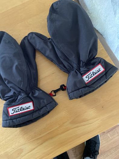 Titleist Winter Golf Mitts.