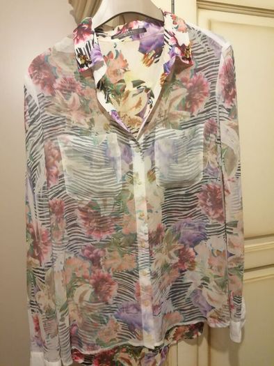 Guess blouse size M