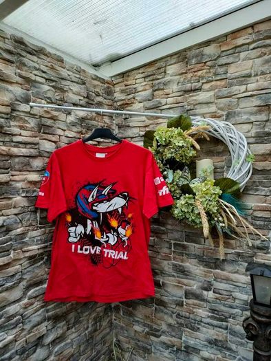 FIM Trial World Championship T-shirt  Front and back print's  Size medium  Great condition  Prints on the sleeves  Perfect for any motor cycle enthusiast