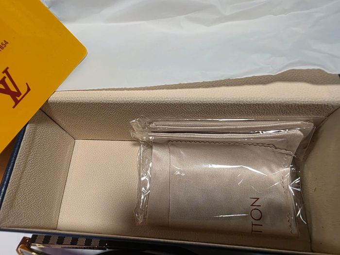 L.V Sunglasses ( Brandnew - Very nice