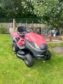 Ride on lawnmower