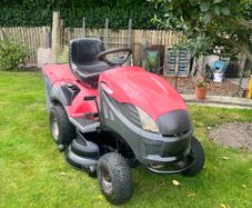 Ride on lawnmower