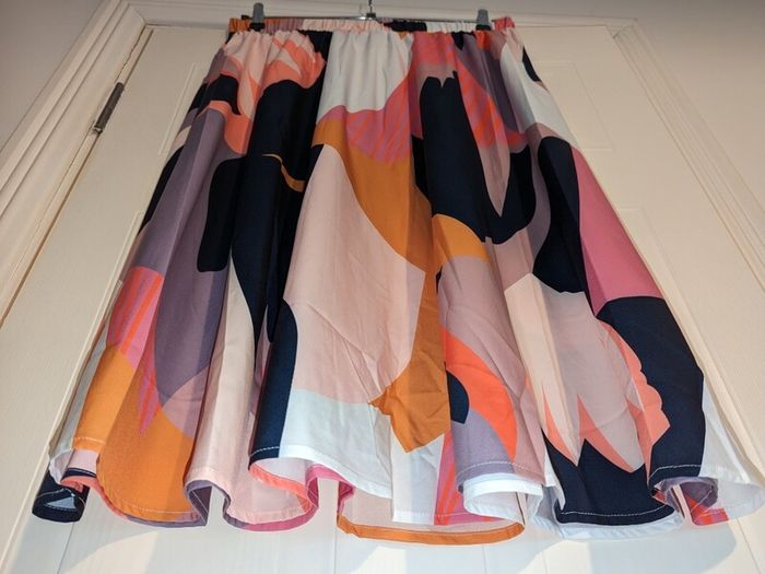 Perfect for Summer amazing floral midi skirt