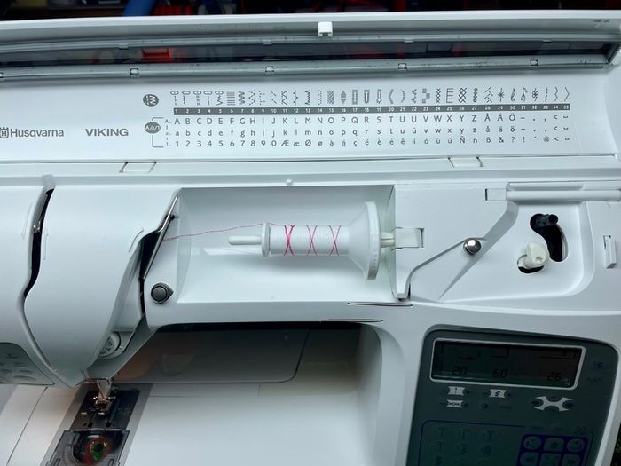 Huskvarna Viking Platinum Plus Sewing/Embroidery Machine - Serviced - Excellent condition - Large throat for those bigger projects