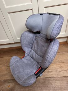 Maxi-Cosi RodiFix AirProtect, Group 2/3 high-back booster with ISOFIX, in a grey/graphite fabric