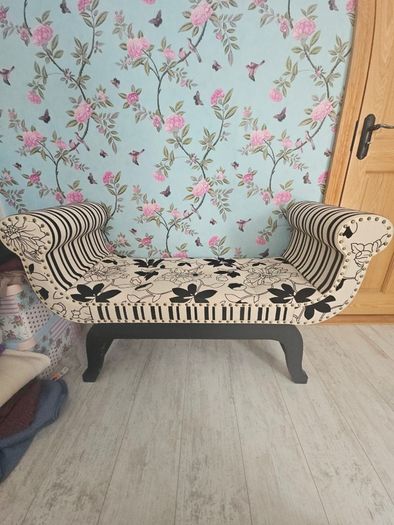 Chaise Lounge with Matching Trunk