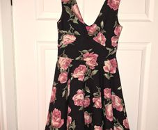 Beautiful Boohoo mini dress with roses, like NEW,  size 8