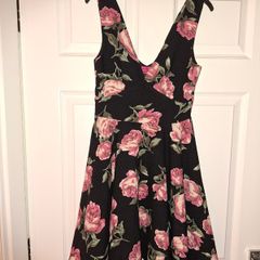 Beautiful Boohoo mini dress with roses, like NEW,  size 8