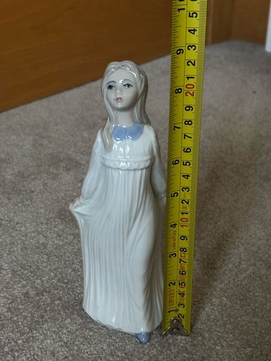 Tengra porcelain figurine of a girl in a gown, handmade in Valencia, Spain