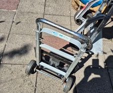 2 hand trollies