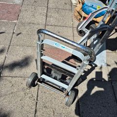 2 hand trollies