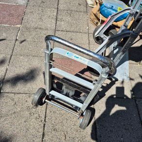 2 hand trollies