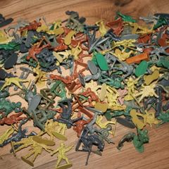 Vintage ARMY Soldiers Plastic
