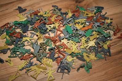 Vintage ARMY Soldiers Plastic