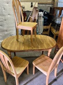 Extendable Dining table and 3 chairs