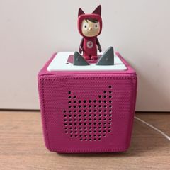 Toniebox with charger, headphones and splitter