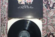 Queen :A Day At The Races LP