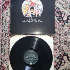 Queen :A Day At The Races LP
