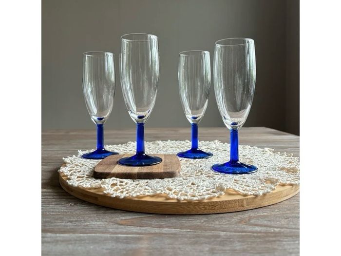 A bundle of Vintage Retro Luminarc Arcoroc Made in France Mid Century Cobalt Stemmed Wine Glasses ( 6 )