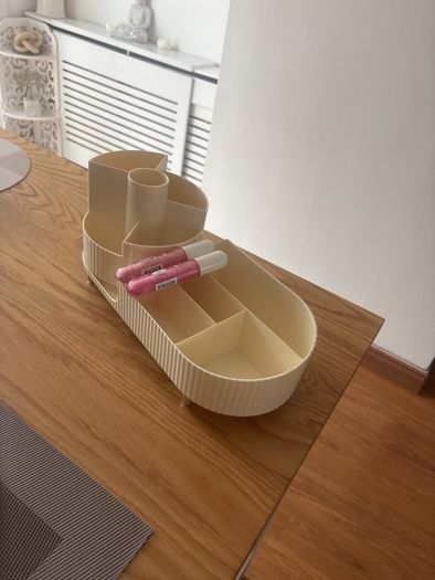 Makeup Holder