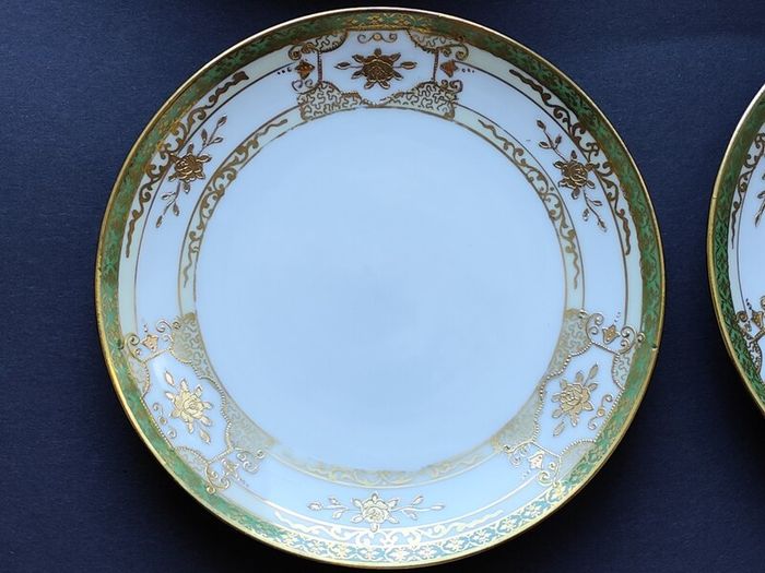A Set of 6 Noritake Porcelain Plates in the Christmas Ball Pattern