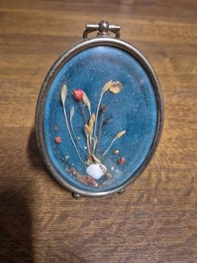 Vinrage Dried Flowers in Oval Glass Frame