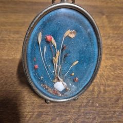 Vinrage Dried Flowers in Oval Glass Frame