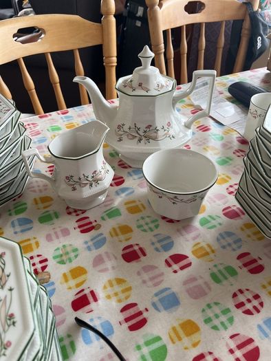 Eternal beau dinner set