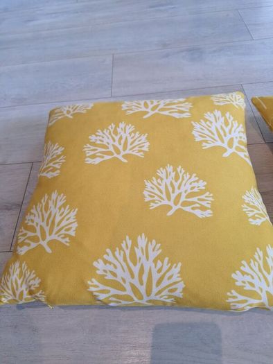 3 Cushions Mustard/White 40cms square