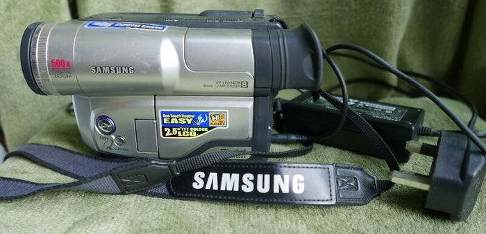Samsung VP-L600 8mm Video Camera Silver 2.5" LCD 500x Zoom