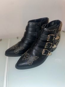 Black studded boots - Size 4
