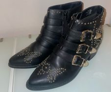 Black studded boots - Size 4