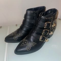 Black studded boots - Size 4