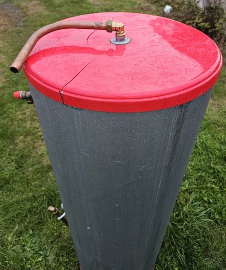 Hot water cylinder