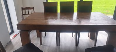 Extendable dining table and chairs. ( Need gone )