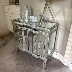 Mirror chest of drawers. As new