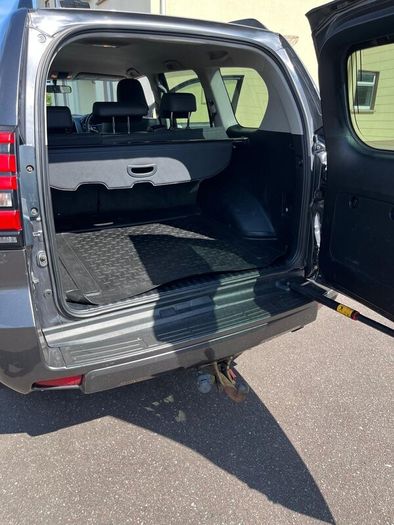 Business Class Land Cruiser