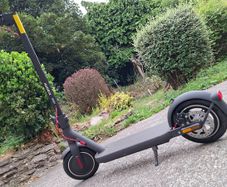 Xiaomi Electric Scooter 4 - Fully Working w/ Charger