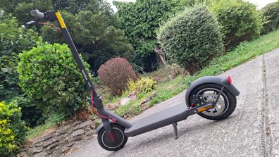 Xiaomi Electric Scooter 4 - Fully Working w/ Charger