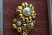 Vintage Golden Tone Faux Pearls Flower Brooch