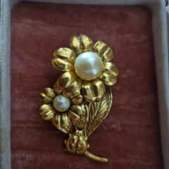 Vintage Golden Tone Faux Pearls Flower Brooch