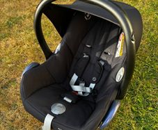 Maxi-Cosi CabrioFix Car Seat + EasyFix ISOFIX Base