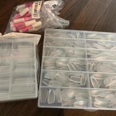 Nails tips + glue