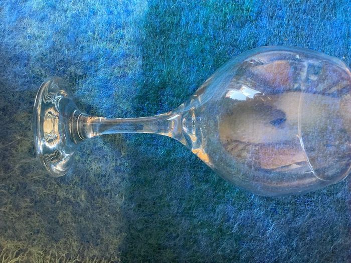 6 Large Wine Glasses. Perfect condition